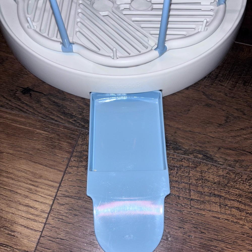 Munchkin Bottle & Accessories Drying Rack - Picture 7 of 11